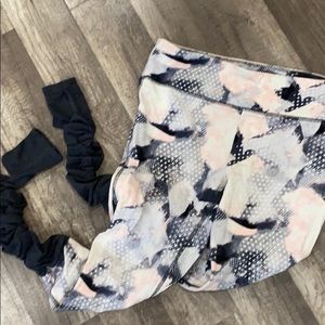 Leggings with scrunched bottoms